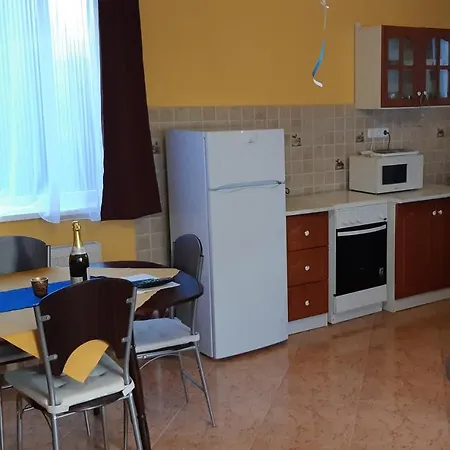 Ξενοδοχείο με διαμερίσματα Brill Apartmanhaz Siofok Σίοφοκ