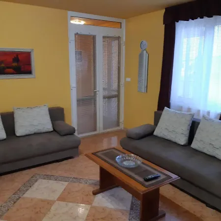 Brill Apartmanhaz Siofok * Σίοφοκ