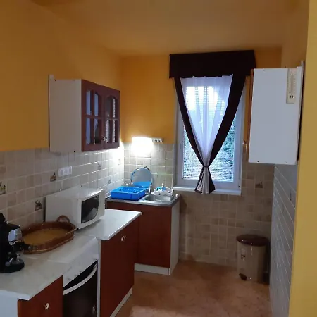 Brill Apartmanhaz Siofok Ξενοδοχείο με διαμερίσματα *
